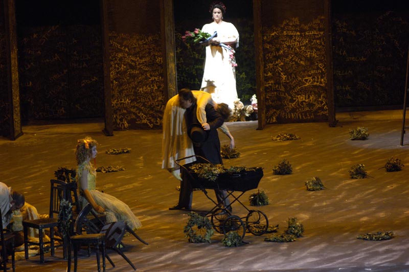 Acte IV (Antonia), , Konstantin Gorny (Miracle), Mara Bayo (Antonia)