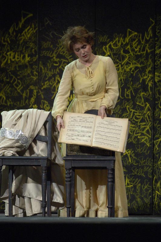 Acte IV (Antonia), Mara Bayo (Antonia)