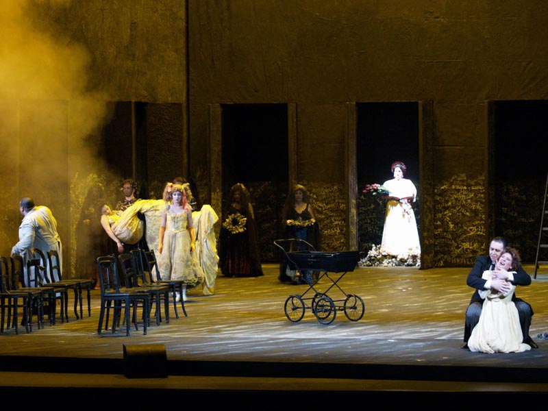 Acte IV (Antonia), Aquiles Machado (Hoffmann), Konstantin Gorny (Miracle), Mara Bayo (Antonia)