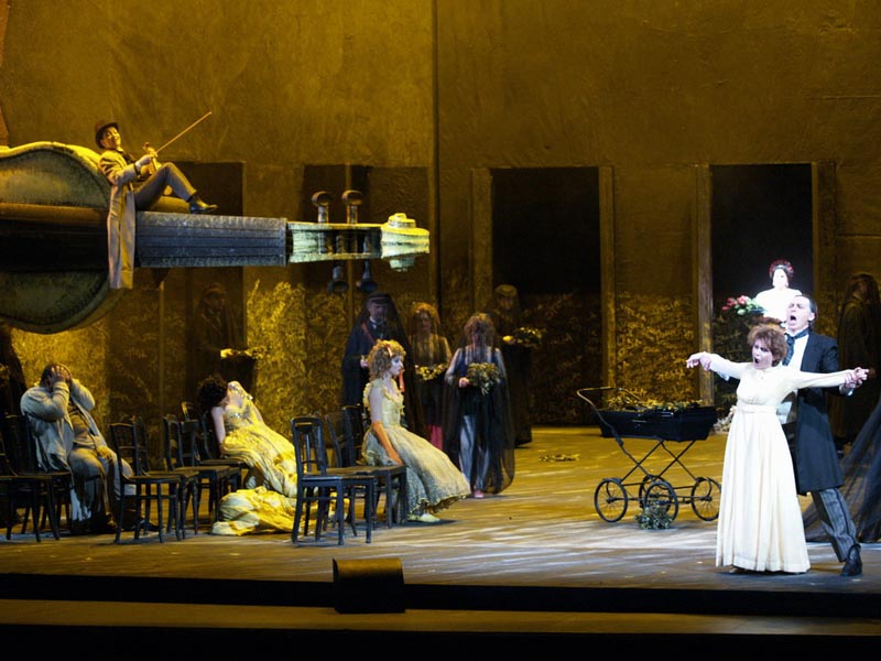 Acte IV (Antonia), Aquiles Machado (Hoffmann), Katharine Goeldner (Niklausse), Konstantin Gorny (Miracle), Mara Bayo (Antonia)