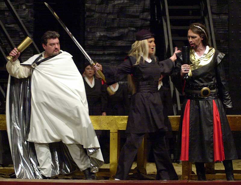 Attila: Konstantin Gorny, Odabella: Rlik Szilvia, Ezio: Massnyi Viktor