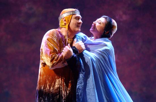 Keith Olsen (Re Carlo VII) e Patrizia Orciani (Agns Sorel, amante del Re), Teatro Regio Torino - Stagione 2001-2002   