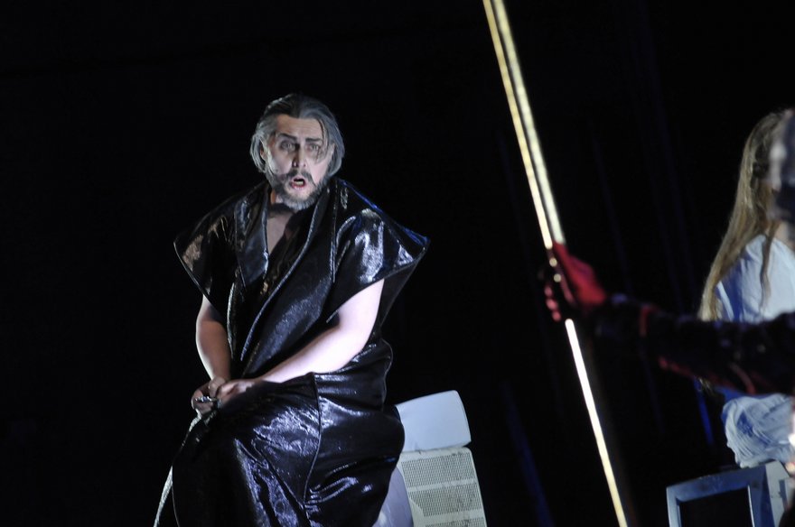 konstantin_gorny_don_carlo_karlsruhe_2009-26.JPG