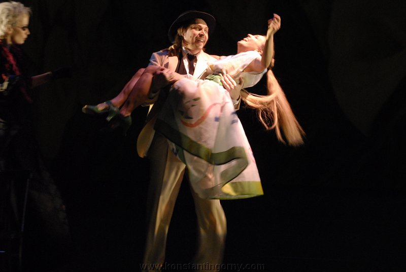 Andiam, andiam, mio bene. 
a ristorar le pene 
D'un innocente amor.konstantin_gorny_don_giovanni_leipzig_2009-akt1-010.JPG