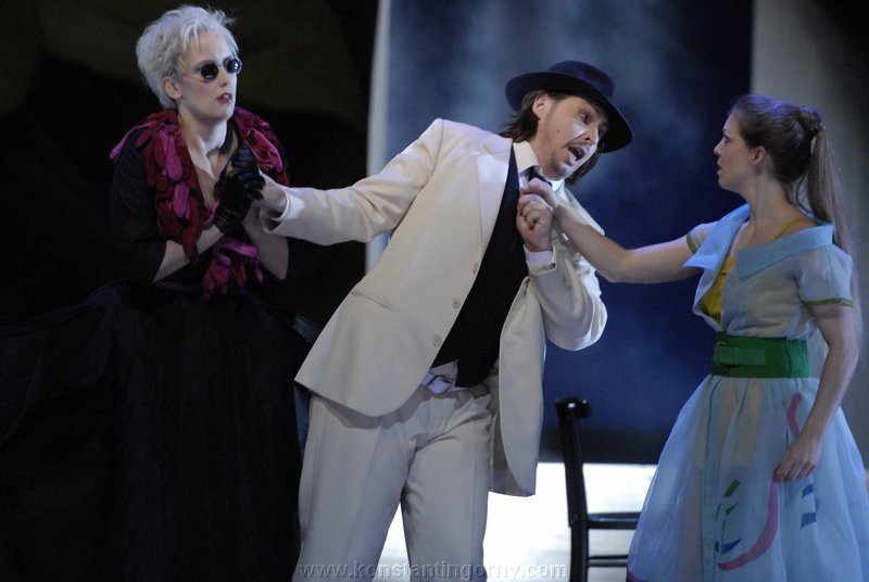 La povera infelice 
 di me innamorata, 
e per piet deggio fingere amore, 
ch'io son, per mia disgrazia, uom di buon cuore.konstantin_gorny_don_giovanni_leipzig_2009-akt1-011.JPG