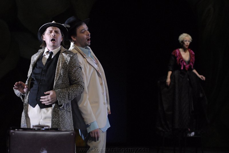 (Spero che cada presto! 
Che bel colpetto  questo! 
Pi fertile talento 
Del mio, no, non si d.)konstantin_gorny_don_giovanni_leipzig_2009-akt2-002.JPG
