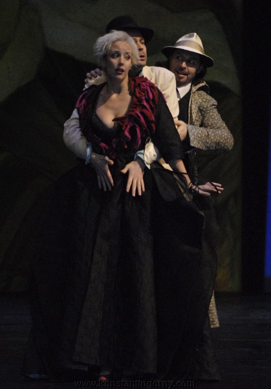 Poverina! Quanto mi dispiace!konstantin_gorny_don_giovanni_leipzig_2009-akt2-006.JPG