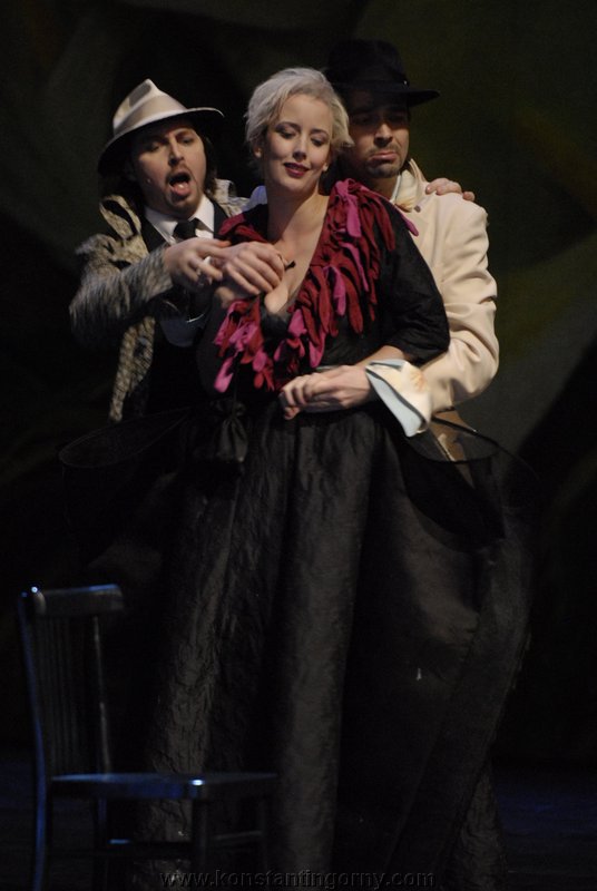 Carissima! (La burla mi d gusto.)konstantin_gorny_don_giovanni_leipzig_2009-akt2-007.JPG