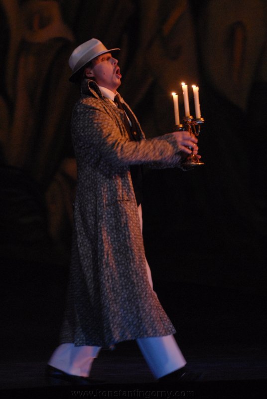 Non esser, gioia mia, con me crudele! 
Lasciati almen veder, mio bell'amore!konstantin_gorny_don_giovanni_leipzig_2009-akt2-009.JPG