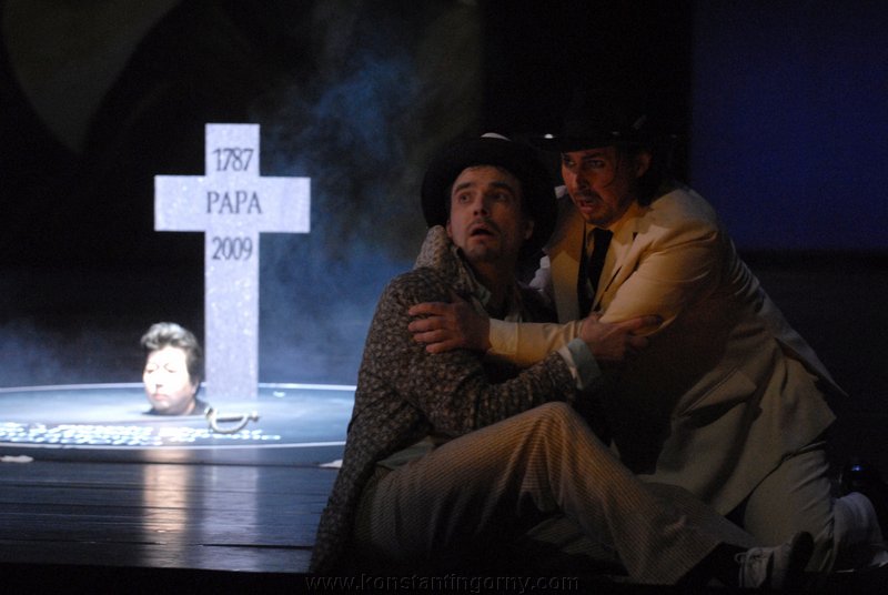 LA STATUA 
Di rider finirai pria dell'aurora! 

DON GIOVANNI 
Chi ha parlato?konstantin_gorny_don_giovanni_leipzig_2009-akt2-013.JPG