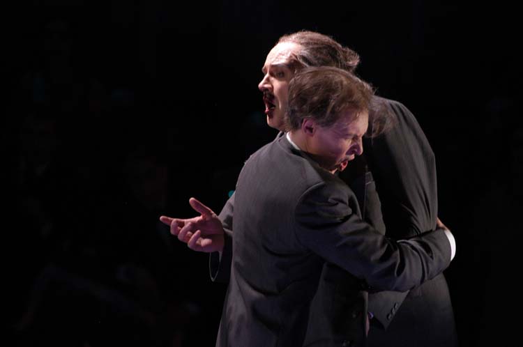 Atto II: Konstantin Gorny (Mefisto), Mauro Nicoletti (Faust)