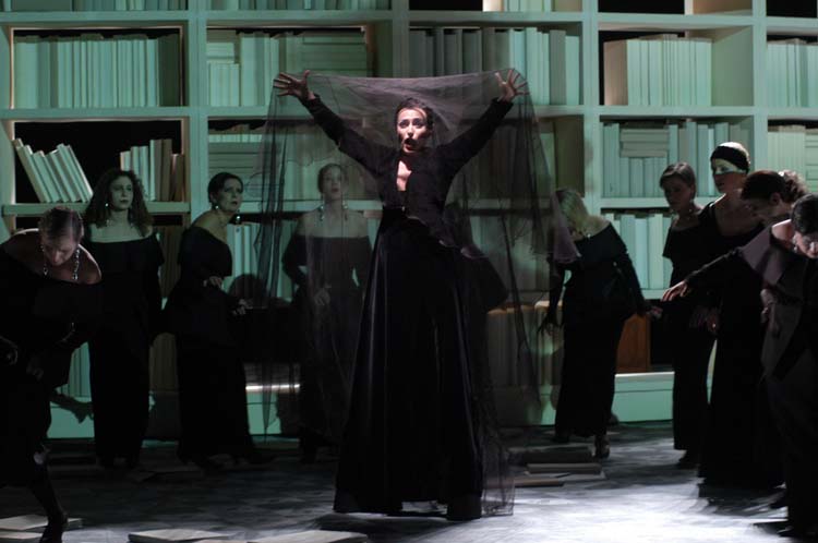 Atto IV: Barbara Dobrzanska (Helena), Staatsopernchor