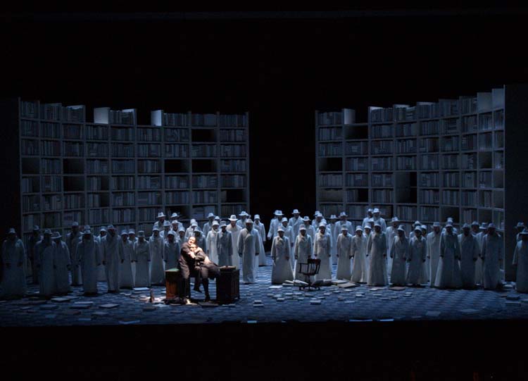 Epilog: Konstantin Gorny (Mefisto), Mauro Nicoletti (Faust), Staatsopernchor